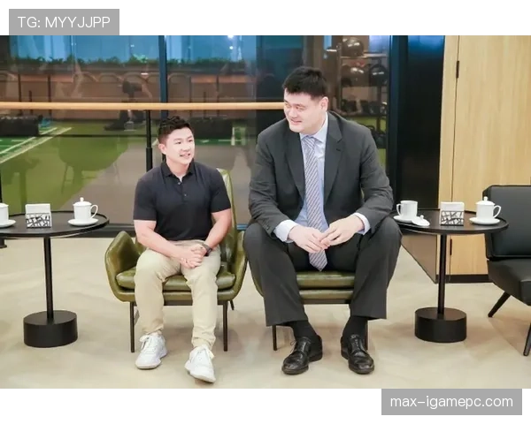 陈一冰球场像教科书,出门拎的袋子贵到吓人,反差笑死我 陈一冰球场像教科书,出门拎的袋子贵到吓人,反差笑死我